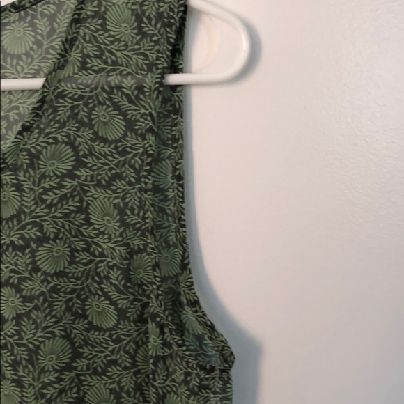 Green and grey sleeveless YA top. - Picture 5 of 6